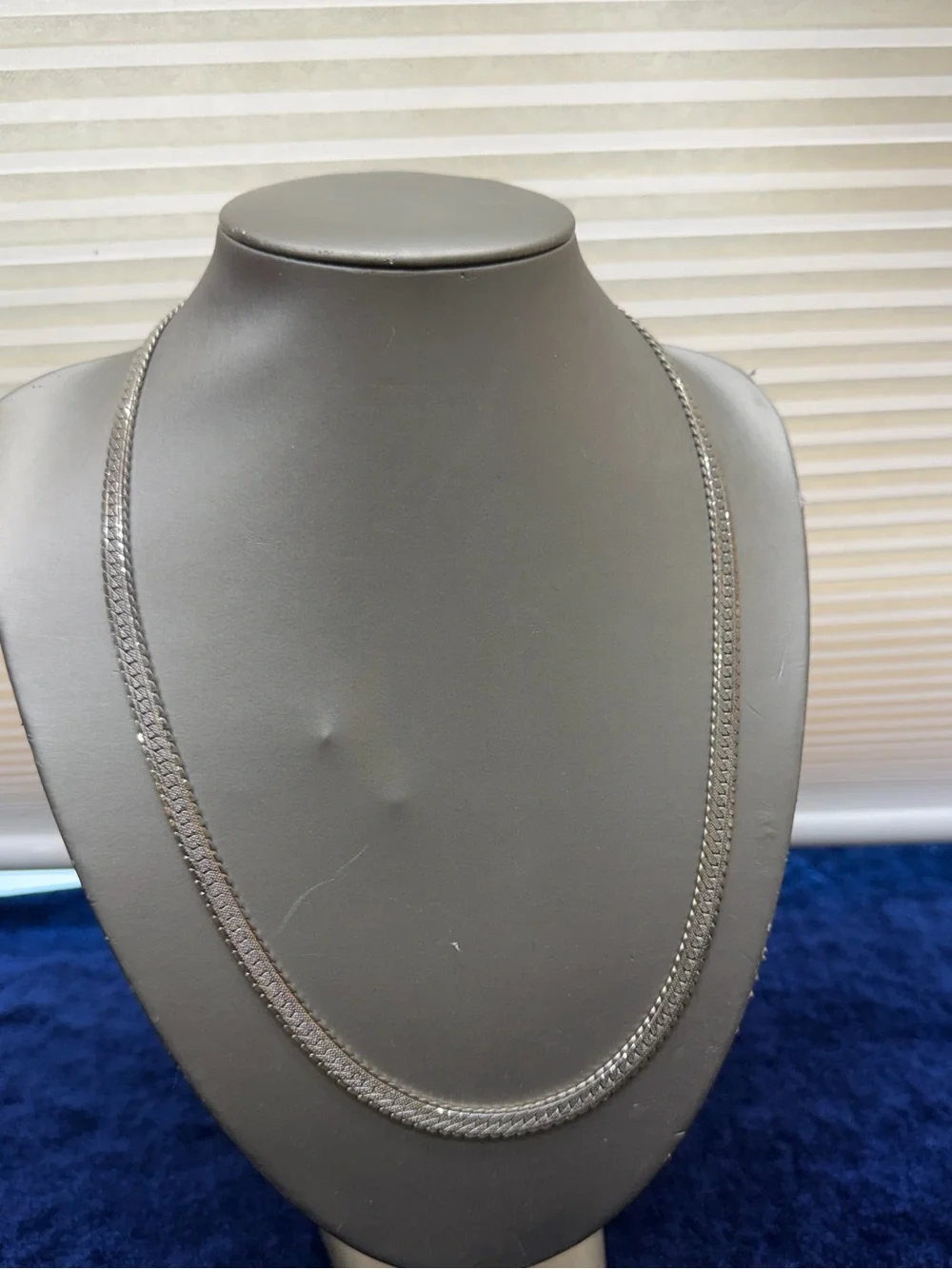 Vintage Unisex Silver Toned Diamond-Cut Herringbone Chain Necklace